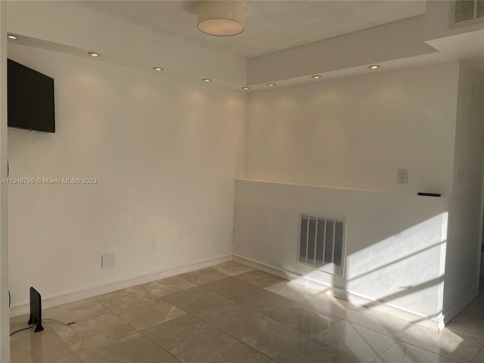 THE CASTILLE - Residential