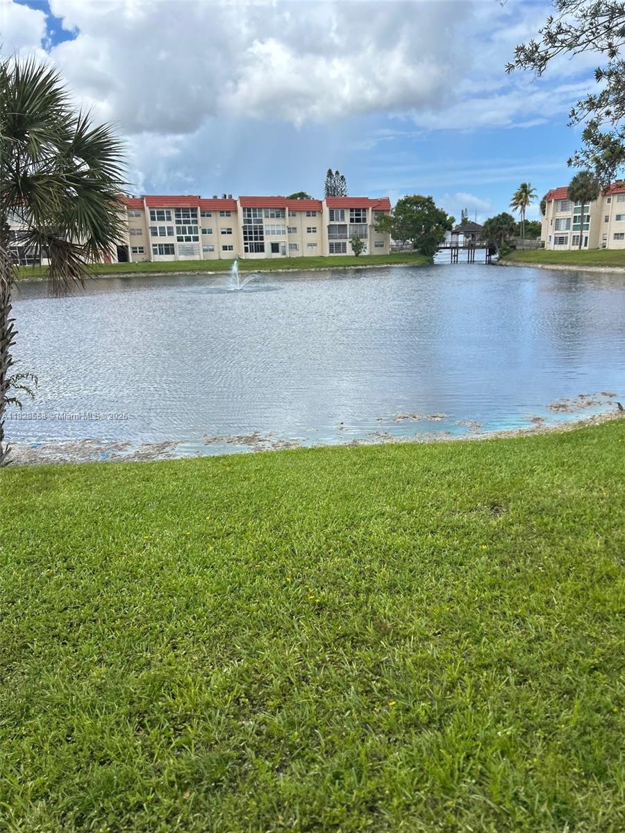 SUNRISE LAKES 5 CONDO - Residential