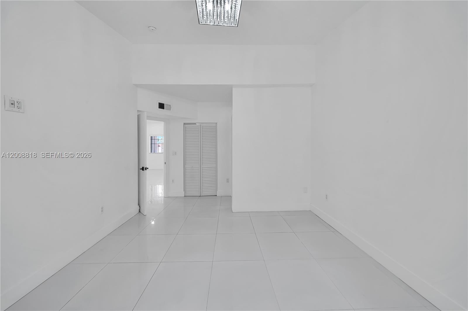 Beautiful well kept Condo unit 2/2 in a great location in West Kendall. It is walking distance from Miami Sunset Senior Hihg School, shopping centers and main highways. The Unit has washer and dryer inside, AC  Unit is less than 5 years old, 2 assigned parking spaces and plenty of visitor parking spaces as well. Low monthly association cost.
