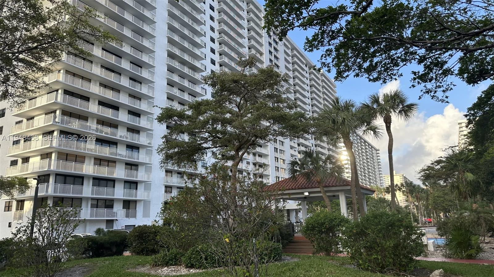 WINSTON TOWERS 600 CONDO - Residential