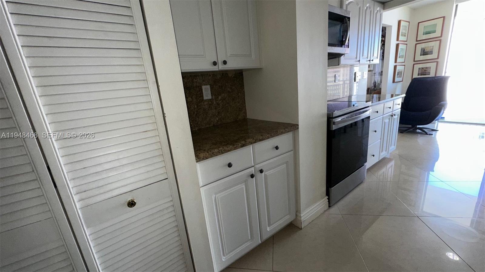 WINSTON TOWERS 600 CONDO - Residential