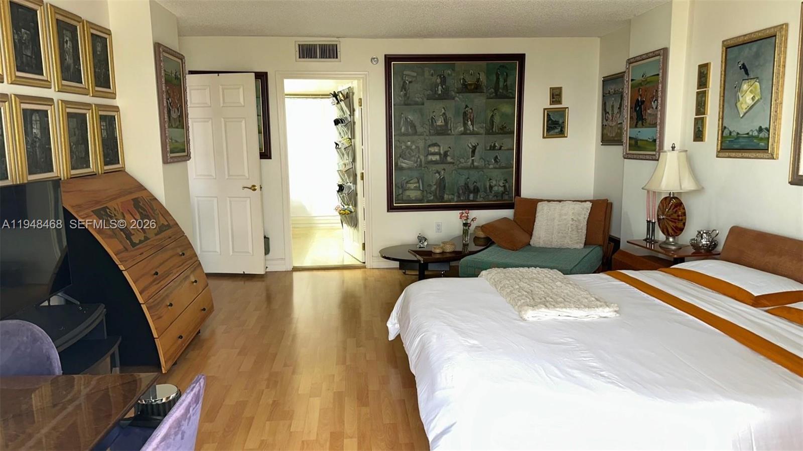 WINSTON TOWERS 600 CONDO - Residential