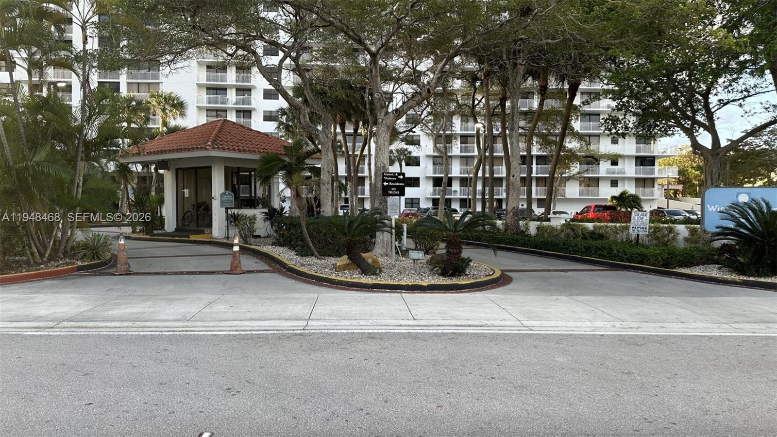 WINSTON TOWERS 600 CONDO - Residential