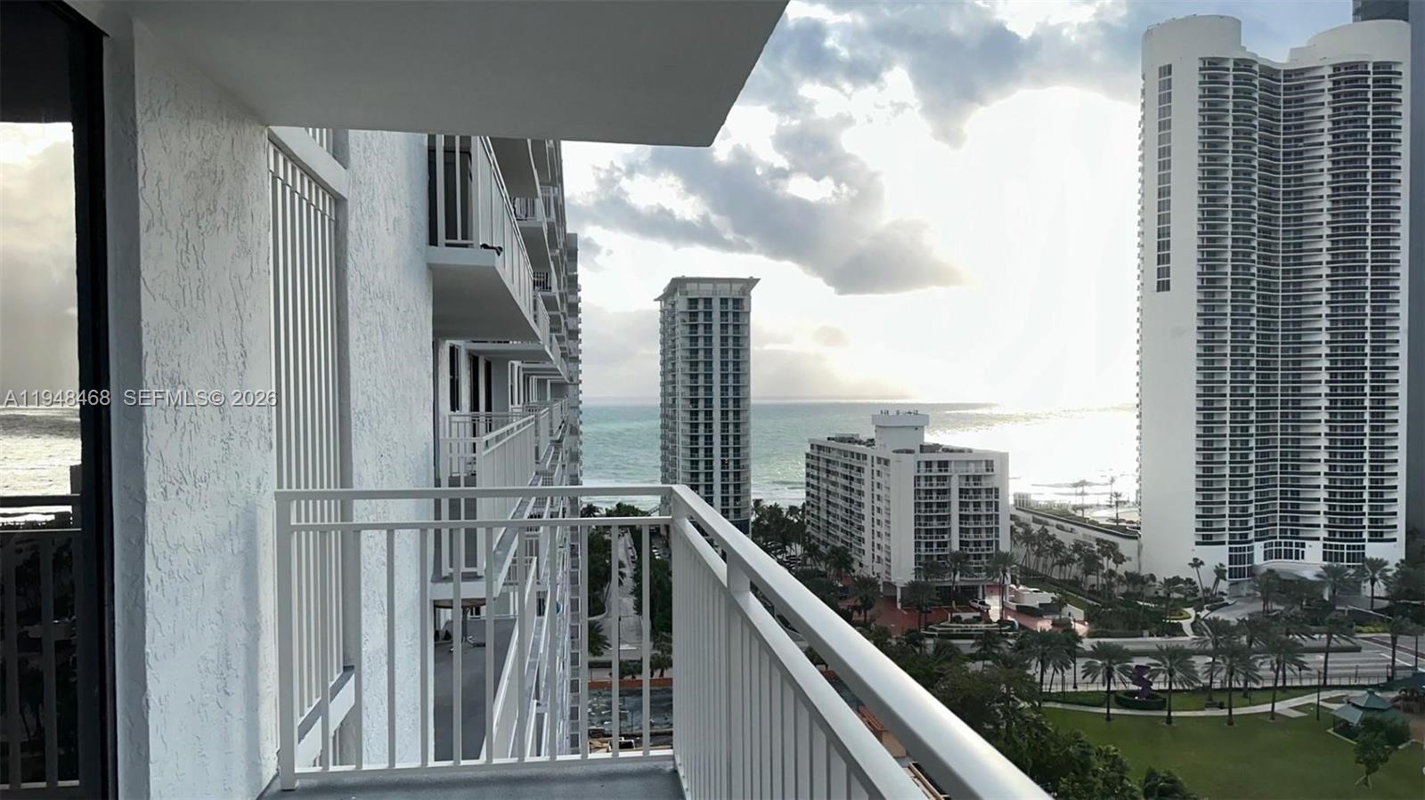 WINSTON TOWERS 600 CONDO - Residential