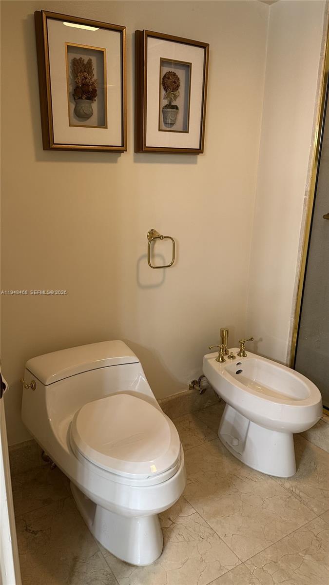 WINSTON TOWERS 600 CONDO - Residential