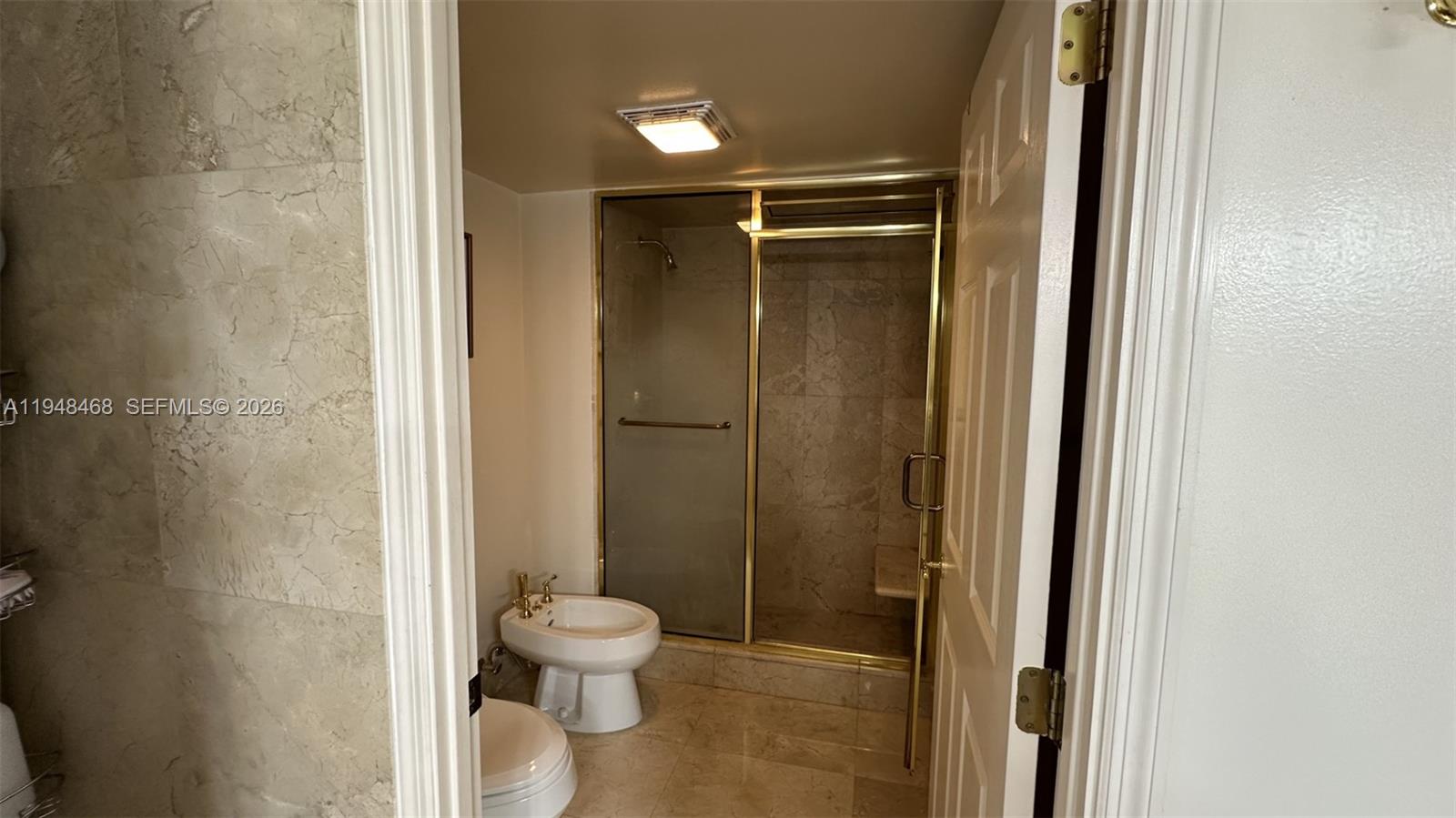 WINSTON TOWERS 600 CONDO - Residential