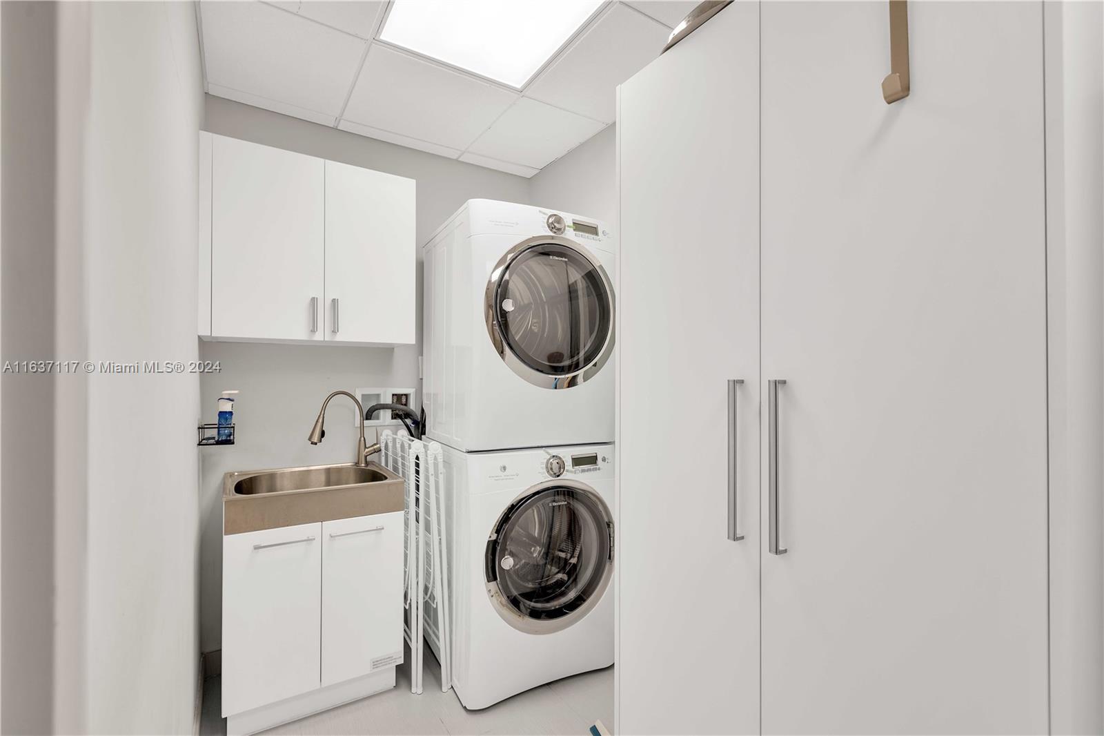 17749 COLLINS AVENUE COND - Residential