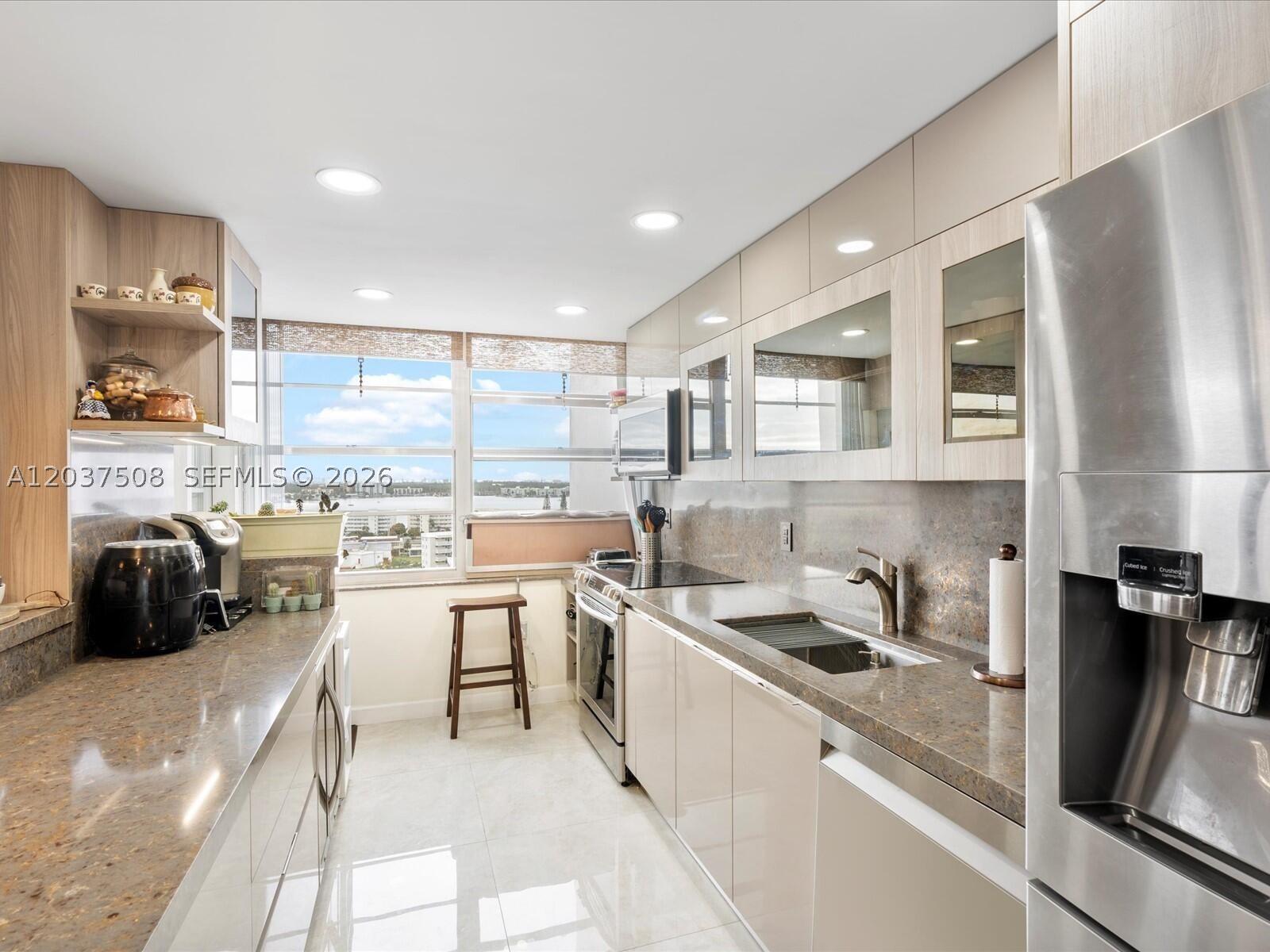 DEL PRADO CONDO - Residential