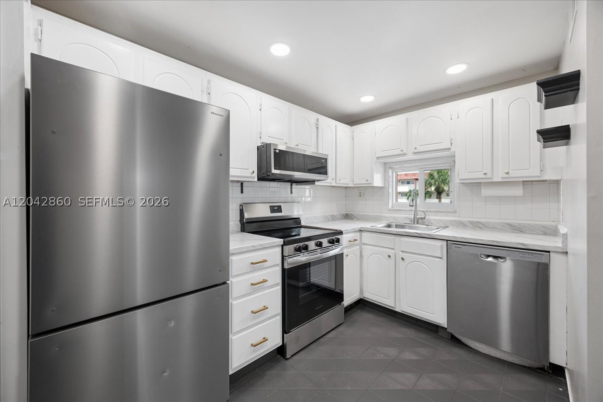 HOLLYBROOK GOLF AND TENNIS - Residential Lease