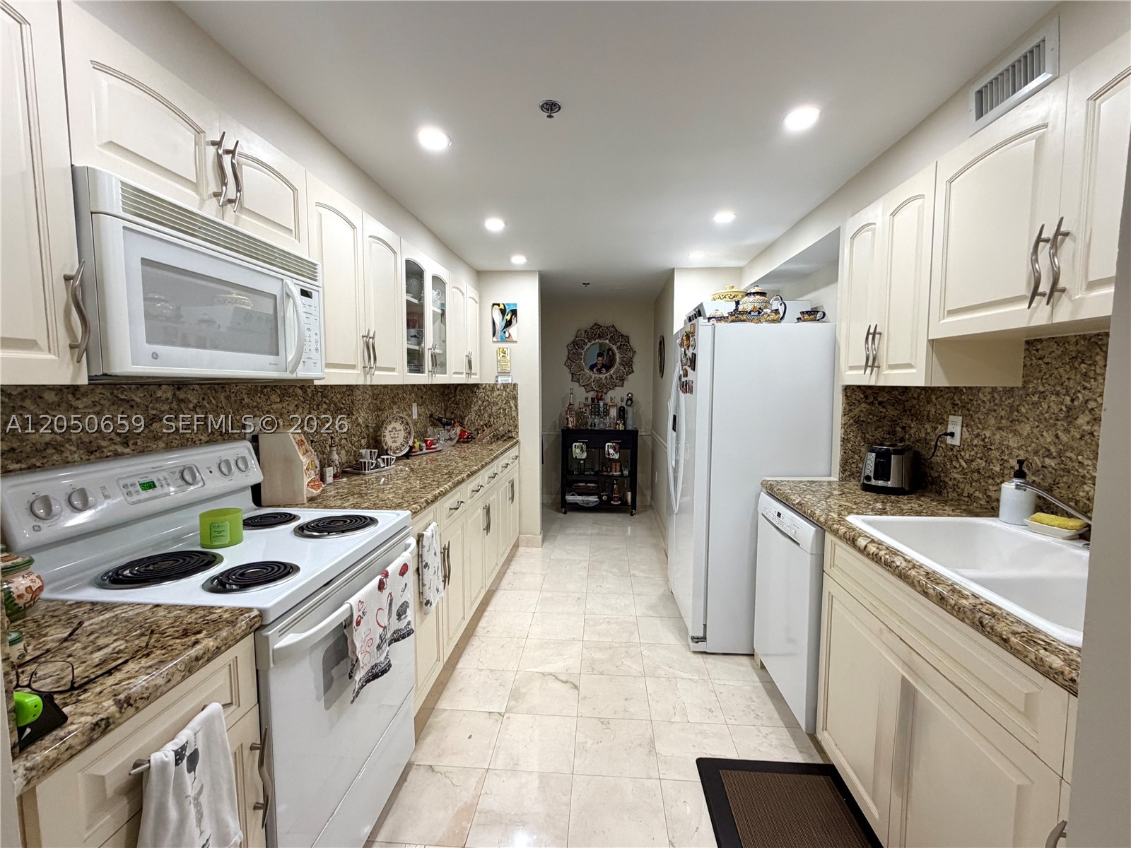 PORTUGAL TOWERS CONDO - Residential Lease