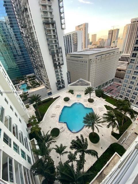 1 Bed 1 Bath, 5 -star building , security, Lobby Attendant, Euro-style Cabinetry, state of the art fitness center, centrally located, close to FTX arena, Museum Park and Adrienne Arsht Performing Arts Center, walking distance to Brickell and Downtown.