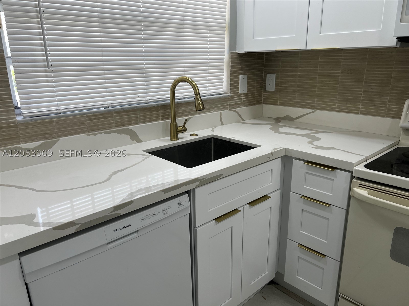 SIERRA RIDGE CONDO A - Residential Lease
