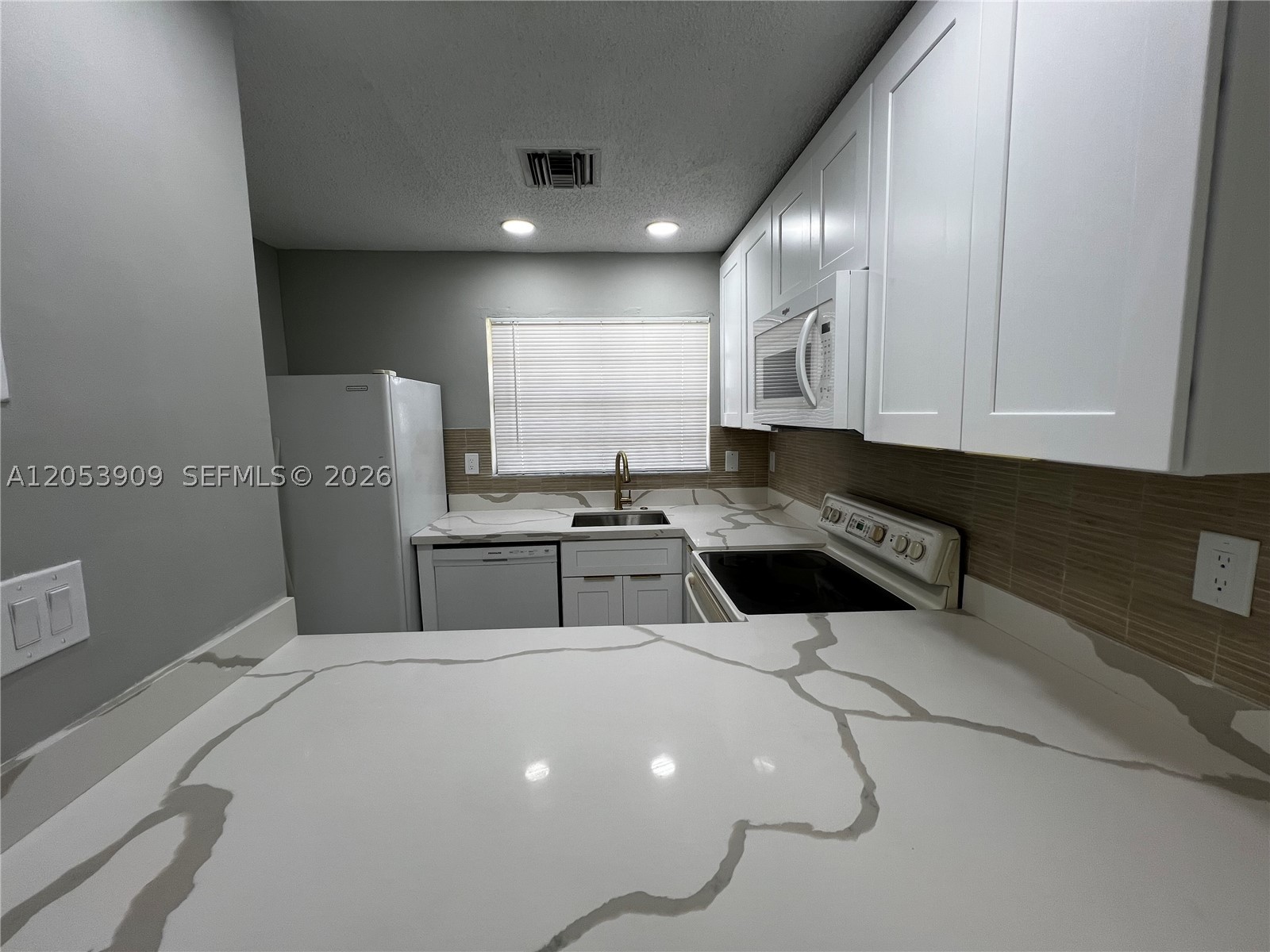 SIERRA RIDGE CONDO A - Residential Lease
