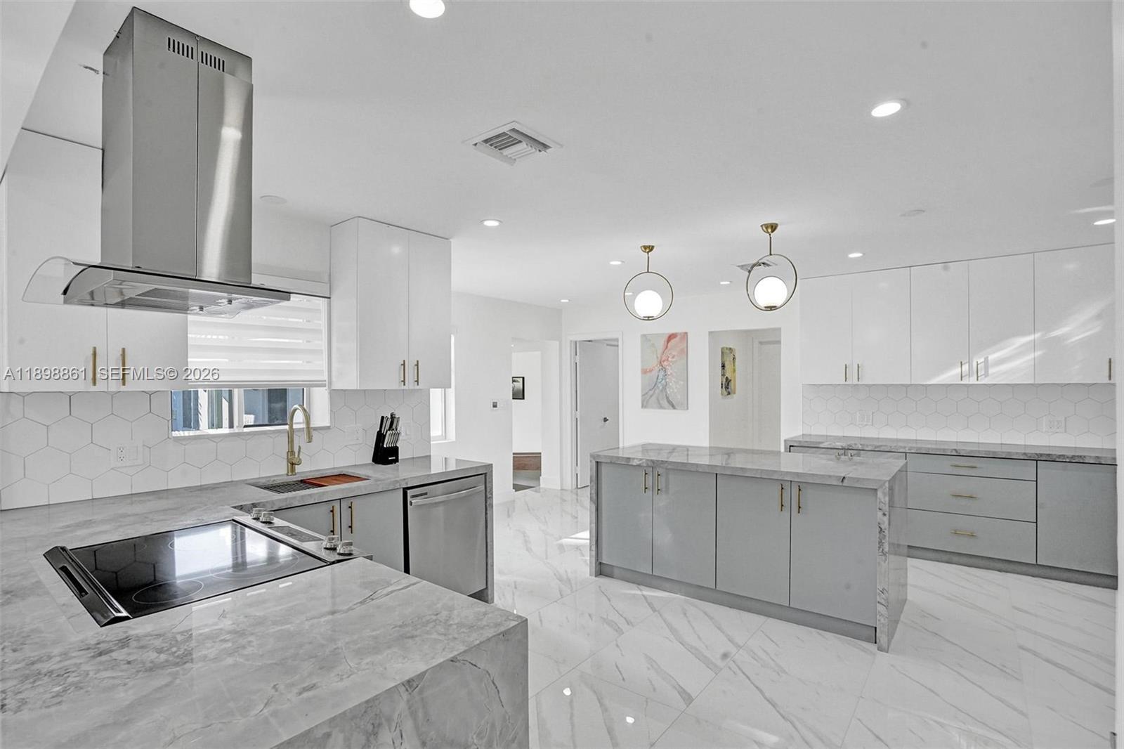 HOLLYWOOD LAKES SECTION - Residential