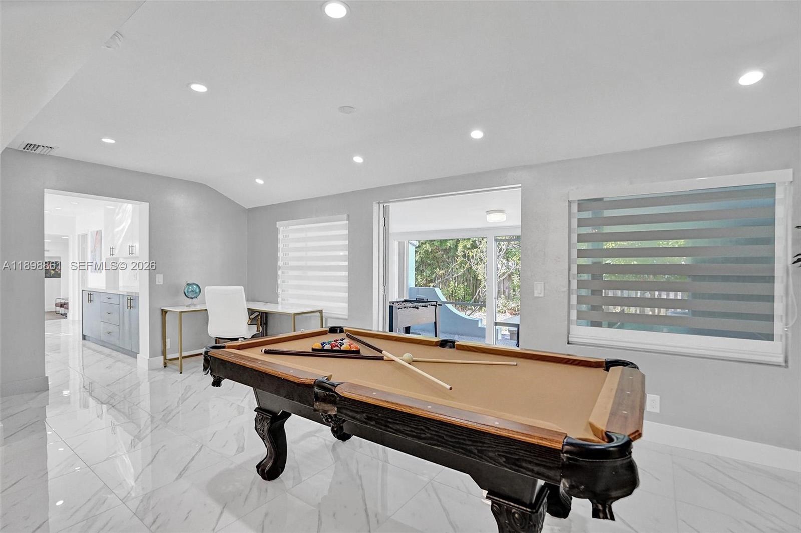 HOLLYWOOD LAKES SECTION - Residential
