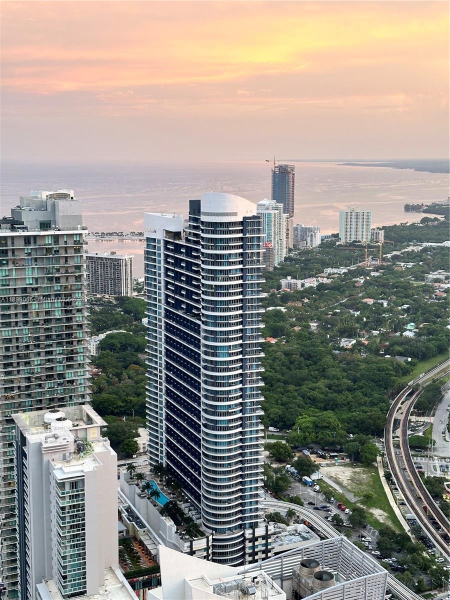 Luxury Fully Furnished Penthouse Loft for Rent
Experience upscale living in this stunning two-level, corner penthouse loft featuring 2 bedrooms and 3 bathrooms. This residence is designed with floor-to-ceiling windows that offer breathtaking panoramic views of both the city skyline and the bay.
Key Features:
Two enclosed bedrooms on the second floor, each with a private bathroom and walk-in closet
Spacious open layout with abundant natural light
Exclusive private access to the rooftop sundeck and spa, available only to residents above the 40th floor
Complimentary Internet Wi-Fi and basic cable included.
Building amenities include: spacious gym, sauna, steam room, large pool, jacuzzi, valet and party room. Walking distance to Brickell City Center, Publix, Metrorail and I-95.
