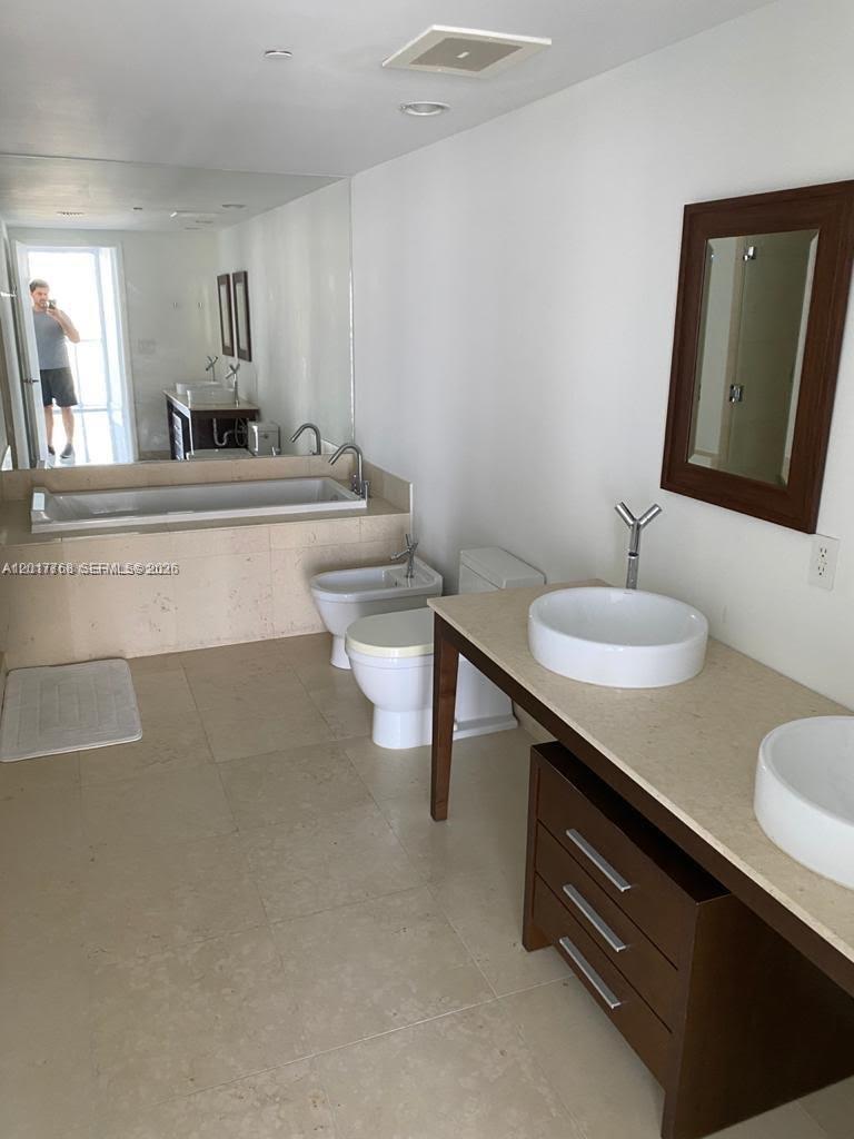 ICON BRICKELL NO TWO - Residential