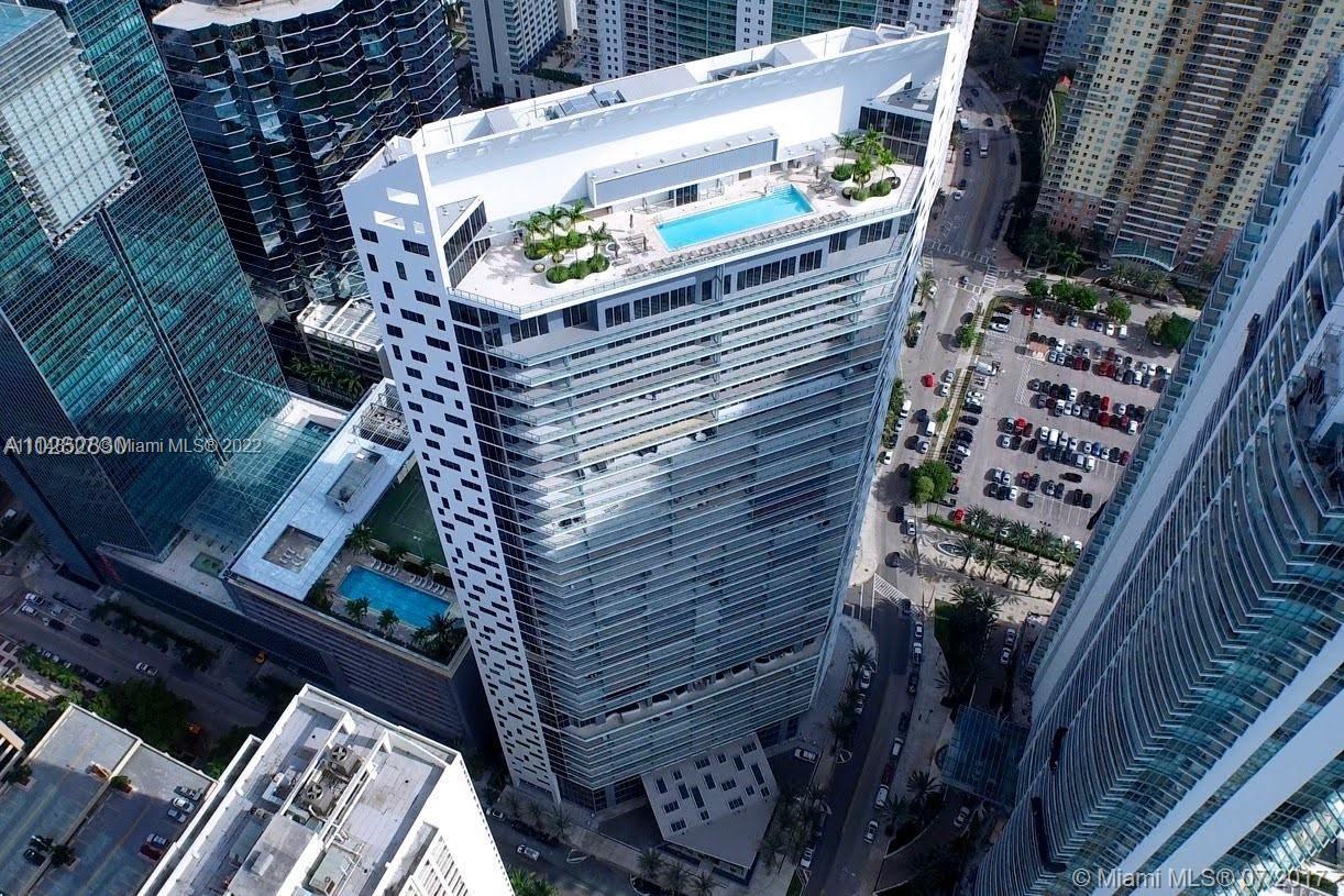 Unique Studio in Brickell House. In the heart of Brickell. 5 Star Amenities, 24 hours security & valet, sky deck pool, fitness center, business lounge. You will love it!!
