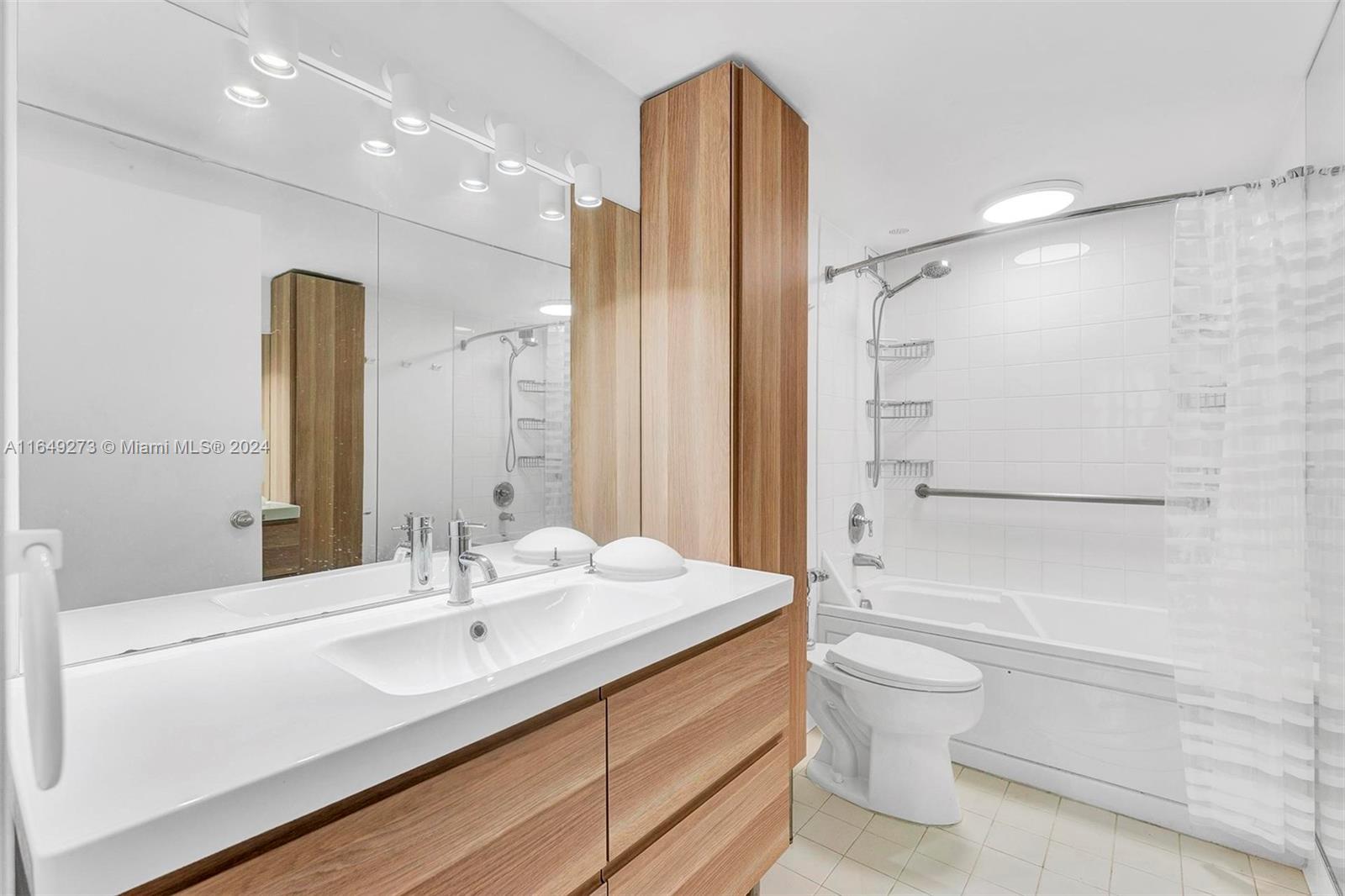 BAY PARK TOWERS CONDO - Residential Lease