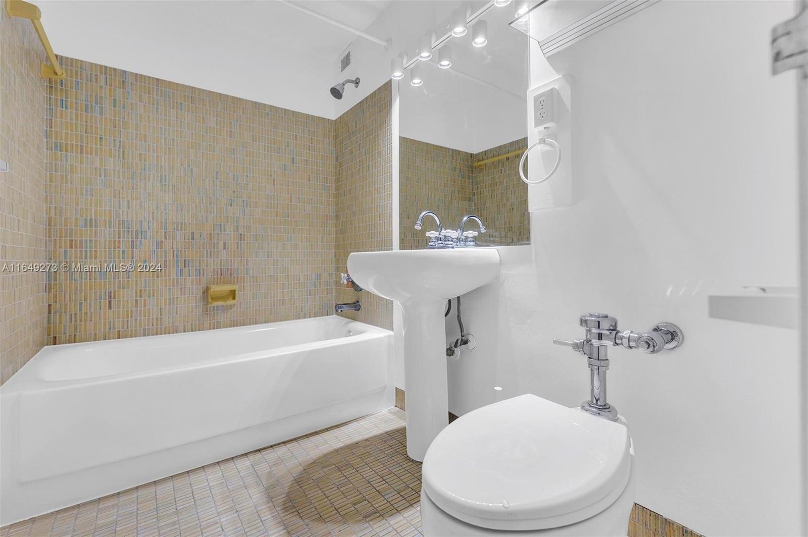 BAY PARK TOWERS CONDO - Residential Lease