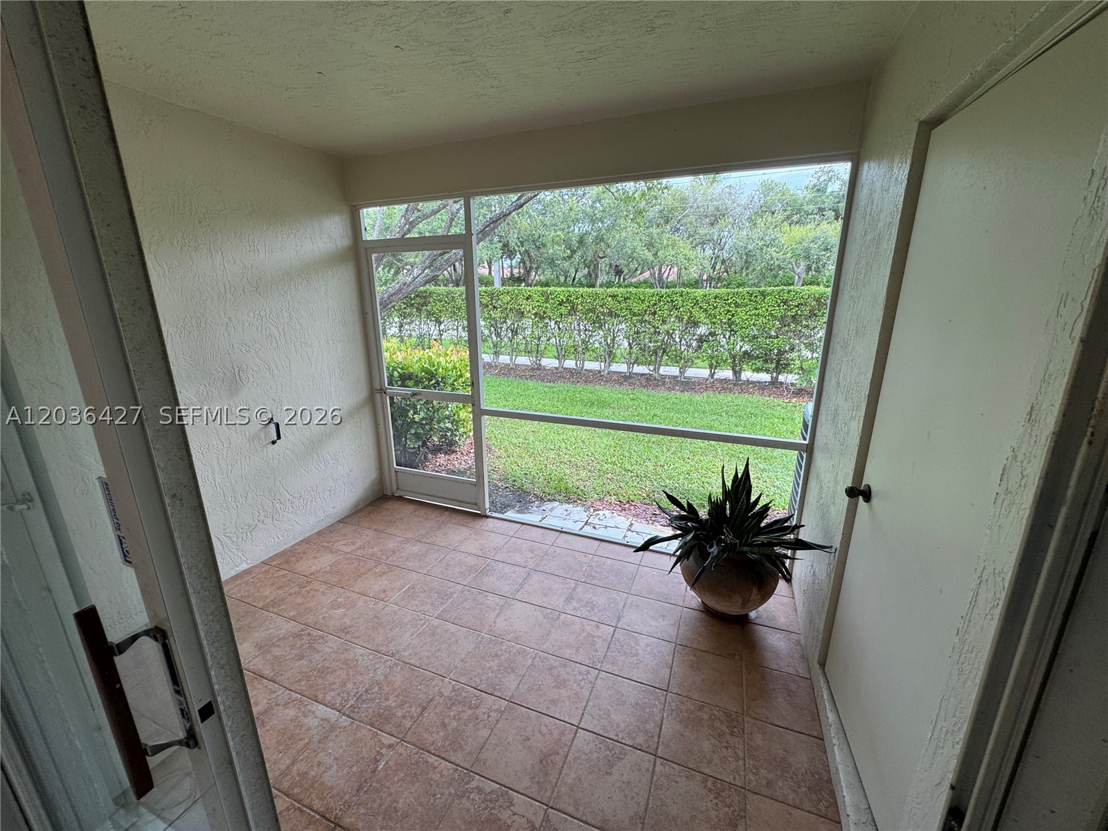 BONAVENTURE 82-43 B A POR - Residential Lease