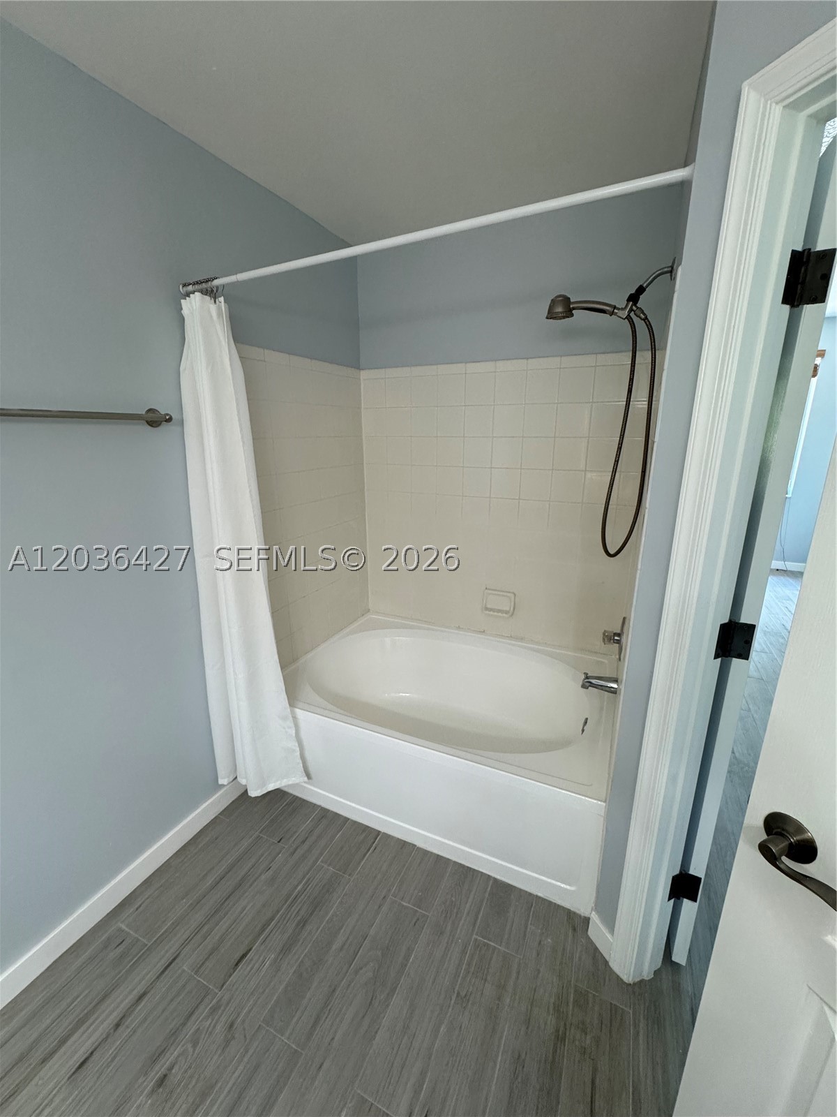 BONAVENTURE 82-43 B A POR - Residential Lease