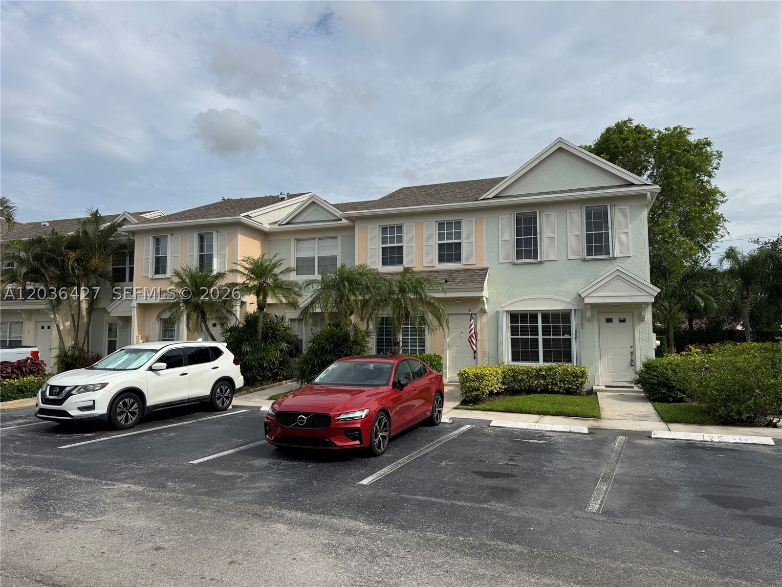 BEAUTIFUL CORNER "KEY WEST" STYLE TOWNHOUSE IN COCONUTS -- WESTON AREA. UPGRADED ENTIRE 2ND FLOOR INCLUDING BATHROOM, WASHER AND DRYER INSIDE UNIT. BLINDS, CEILING FANS IN ALL RMS.  TILE 1ST FLOOR & WOOD LOOK PORCELAINT TILE 2ND FLOOR. OPTIONAL BONAVENTURE CLUB MEMBERSHIP $150 ADULT/$75 CHILD PER YEAR INCLUDES AMENITIES; POOL, HOT-TUB, GYM, BASKETBALL, SKATING, BOWLING, TENNIS, RACQUETBALL, BILLIARD, THEATER, AND MORE. PETS & CHILDREN WELCOME.  A+ SCHOOLS, SHOPPING & HIGHWAYS. GARBAGE & BASIC CABLE INCLUDED.  NO ASSOCIATION APPROVAL REQUIRED! 48 HRS APPROVALS.