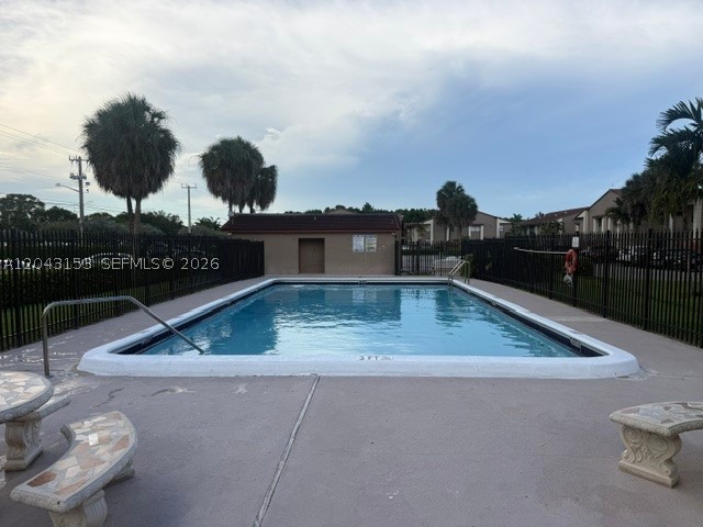 CORAL SPRINGS VILLAS COND - Residential