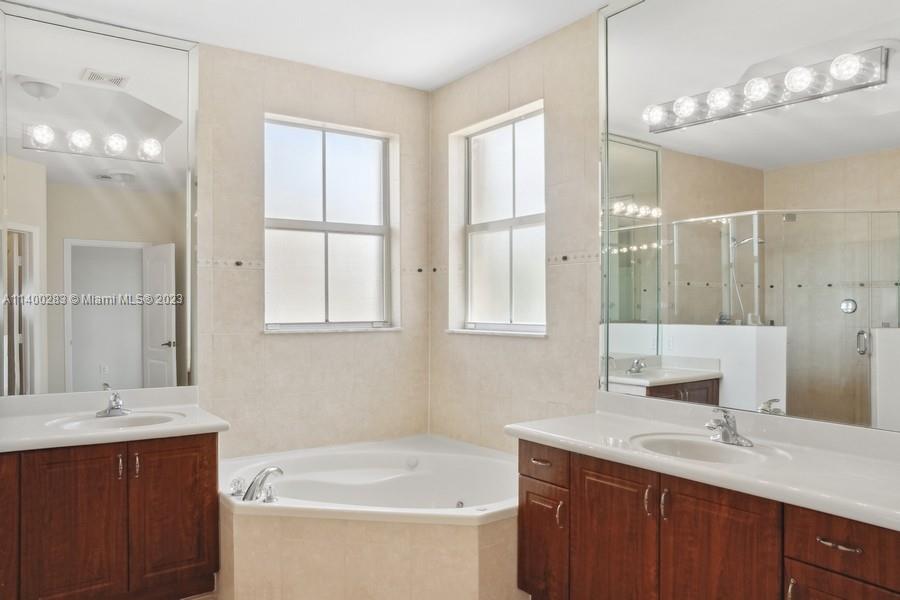 ¤ISLANDS AT DORAL 1ST ADDN - Residential