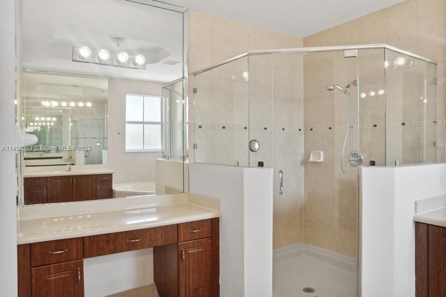 ¤ISLANDS AT DORAL 1ST ADDN - Residential
