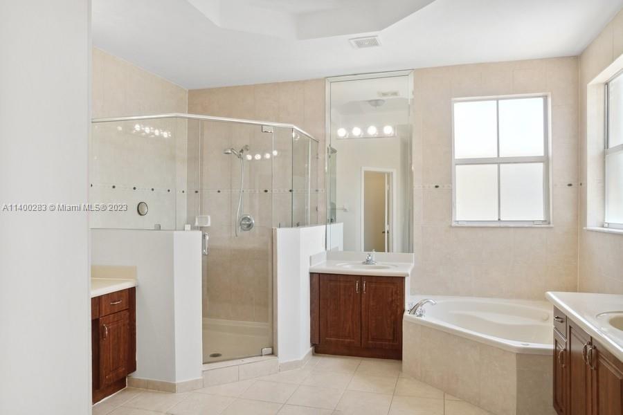 ¤ISLANDS AT DORAL 1ST ADDN - Residential