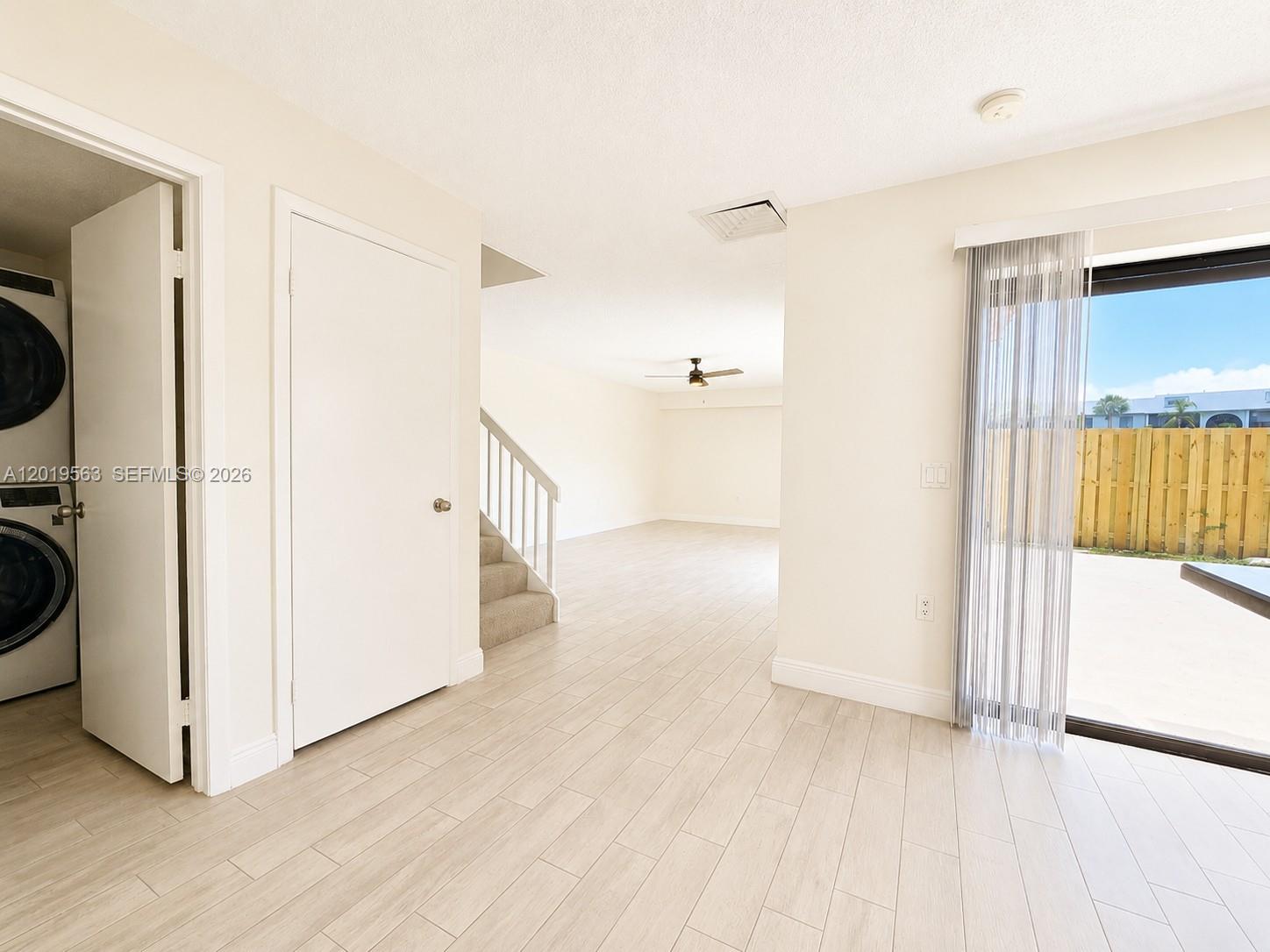 WATERSIDE LUXURY TOWNHOME - Residential