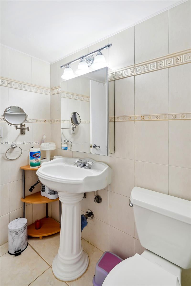 TRAFALGAR TOWERS CONDOMIN - Residential