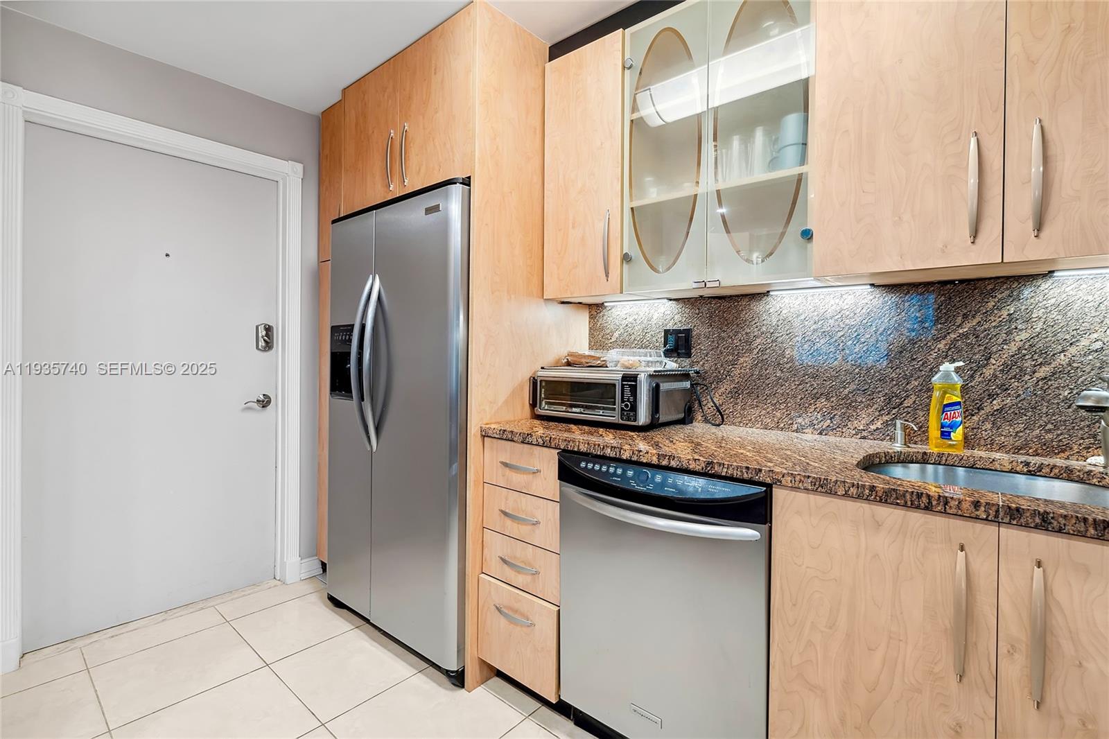 TRAFALGAR TOWERS CONDOMIN - Residential