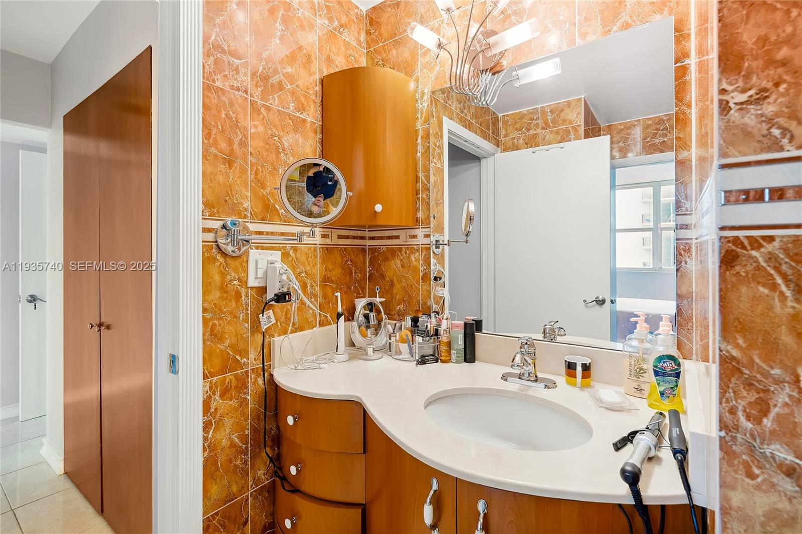 TRAFALGAR TOWERS CONDOMIN - Residential