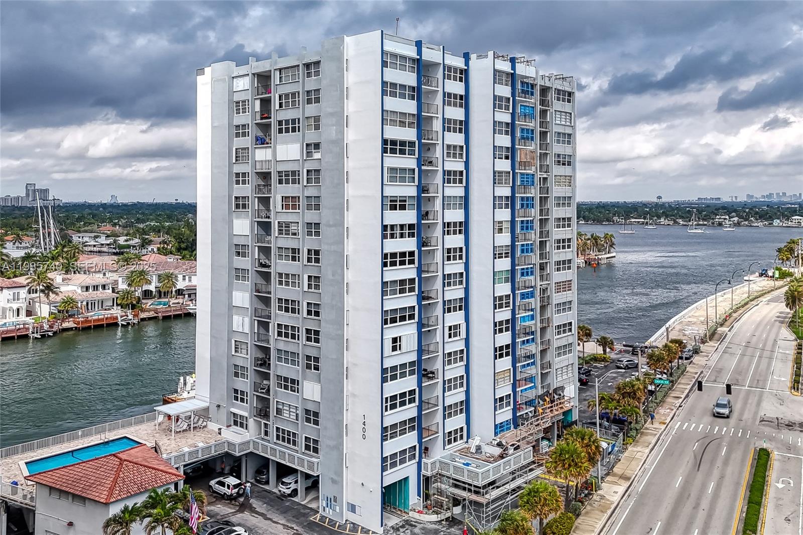 TRAFALGAR TOWERS CONDOMIN - Residential
