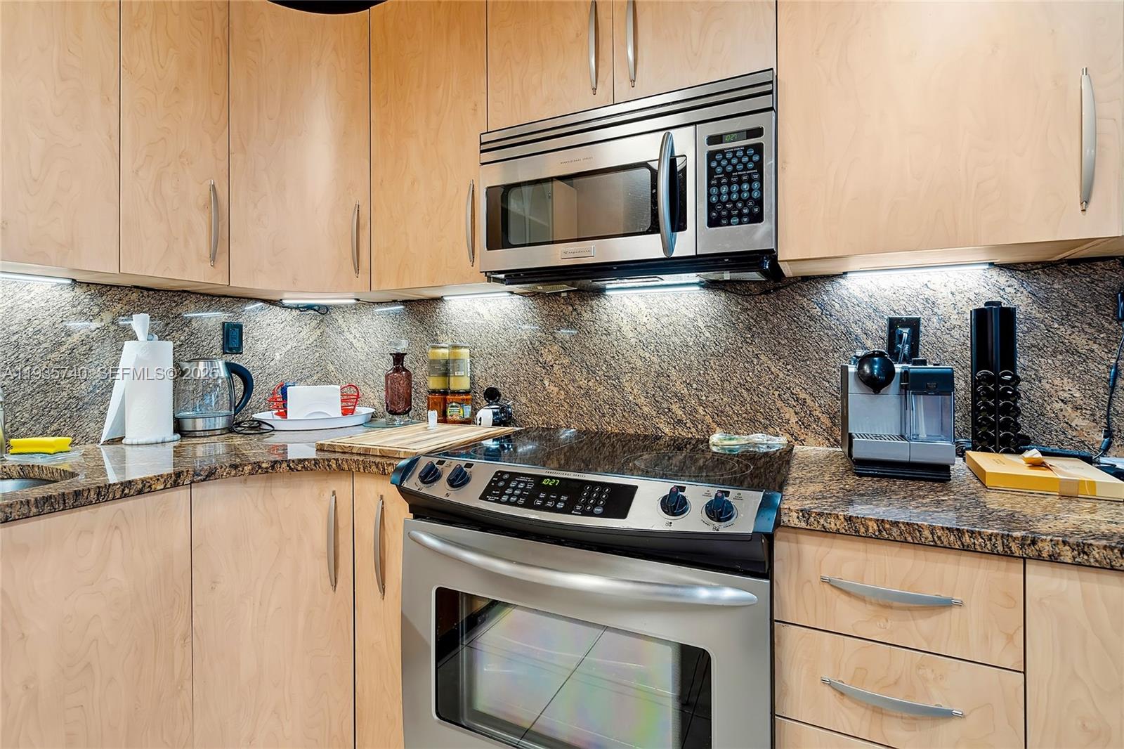 TRAFALGAR TOWERS CONDOMIN - Residential