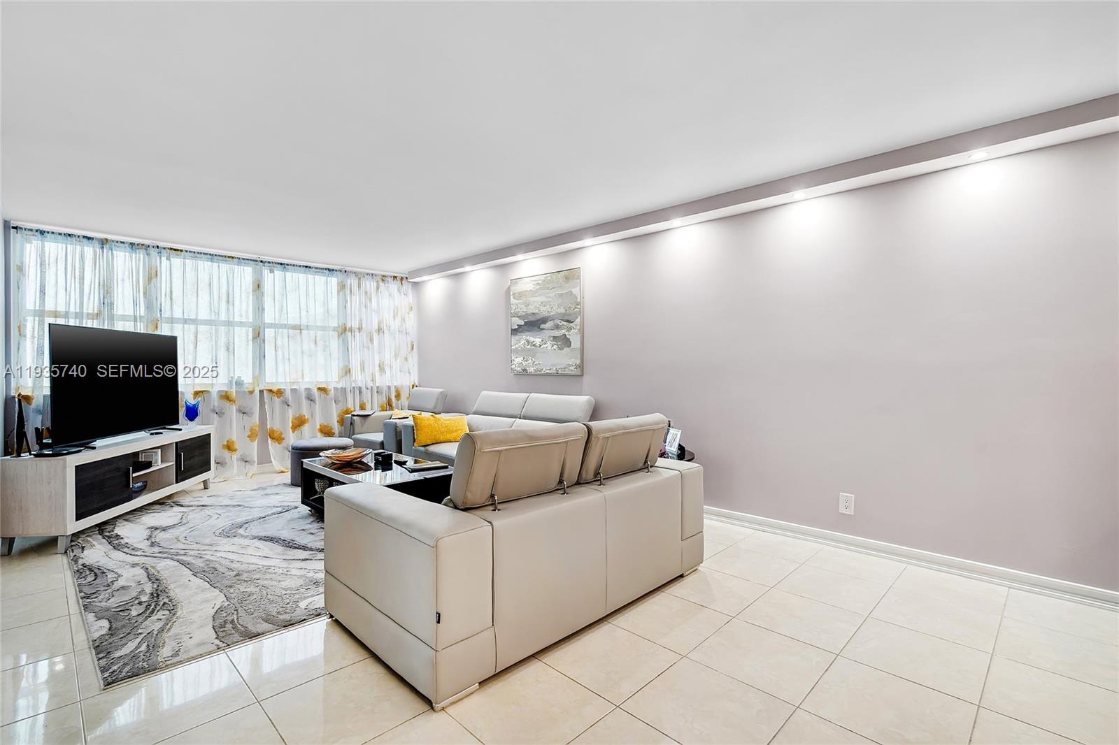 TRAFALGAR TOWERS CONDOMIN - Residential