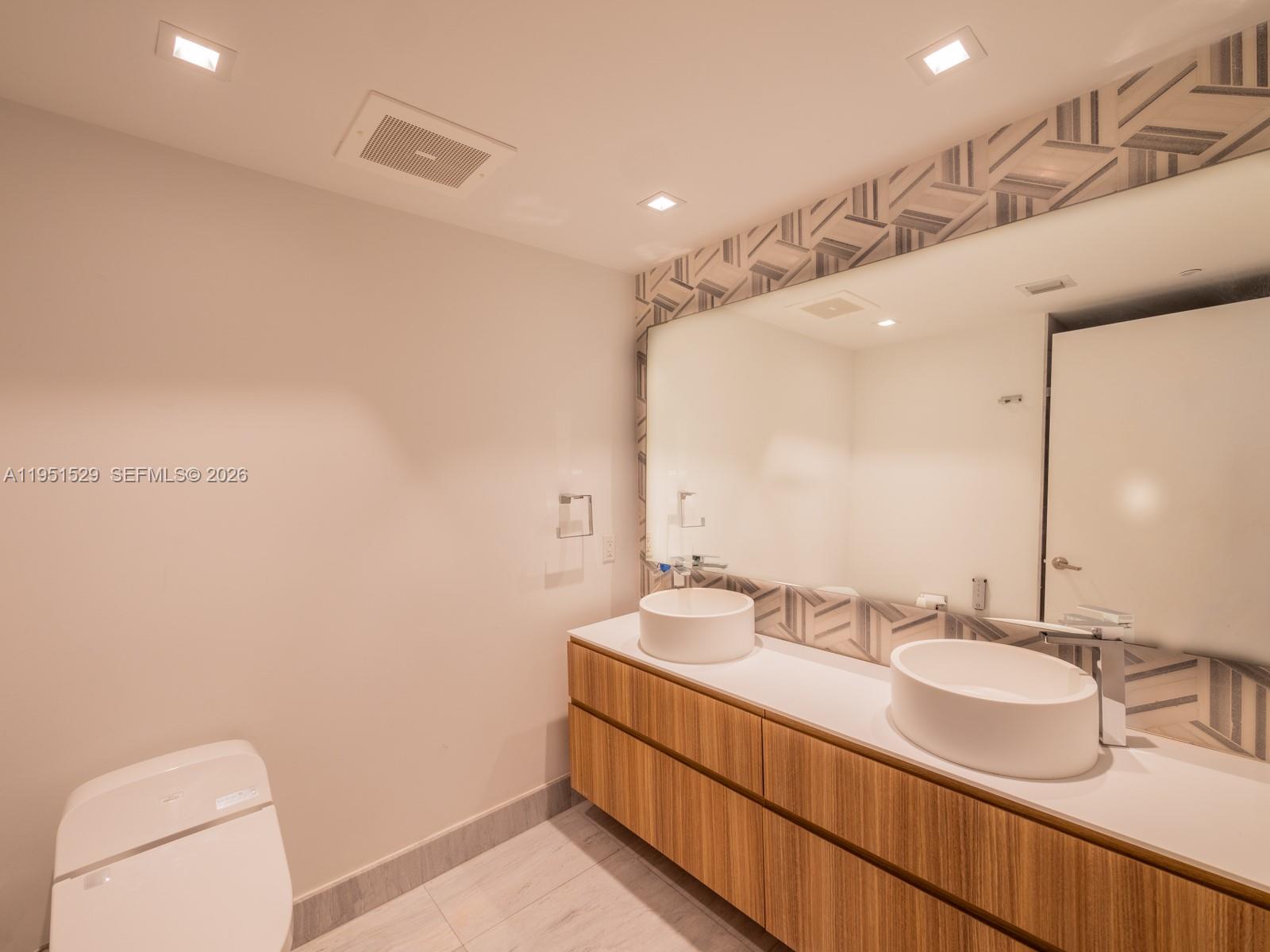 ICONBRICKELL CONDO NO 1 - Residential