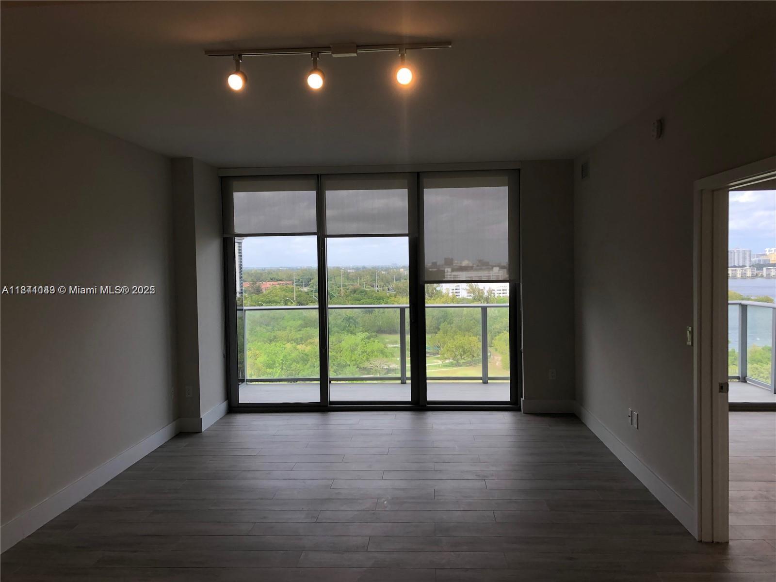 THE HARBOUR NORTH CONDO - Residential