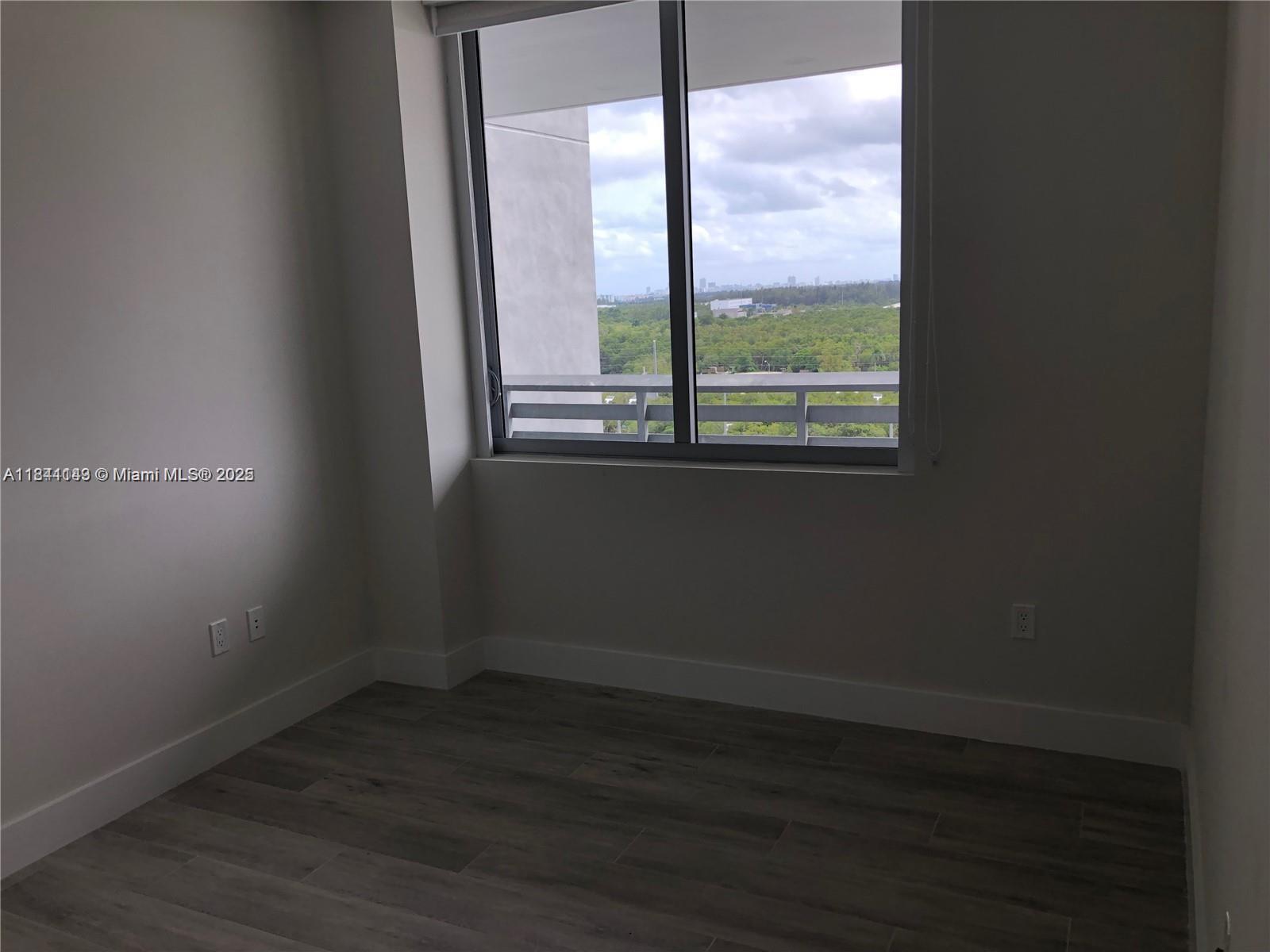 THE HARBOUR NORTH CONDO - Residential