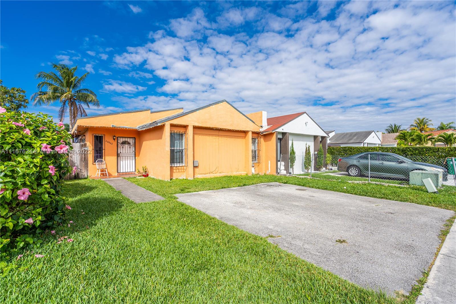 Available as of 04/27/2022 - 3 bedroom 2 bathroom Villa for sale with a good size backyard and NO HOA! This is a great opportunity to purchase an investment property or starter home to add your personal touch to. This house is located in a quiet, and friendly neighborhood, lots of potential!