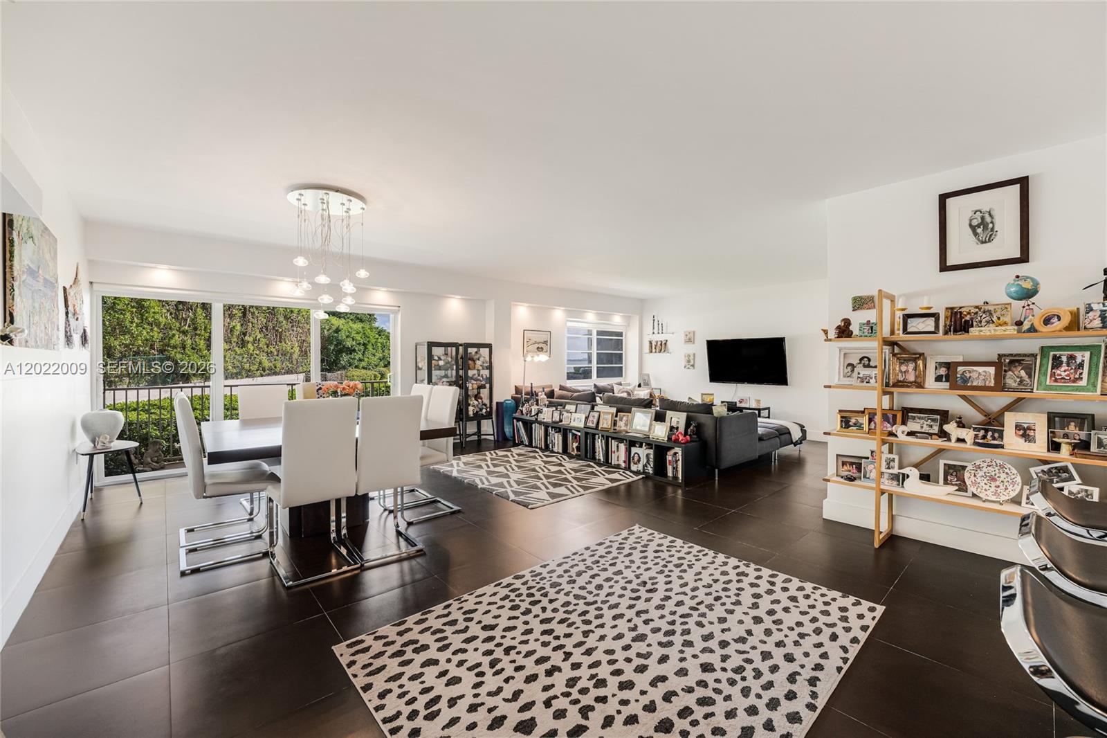 THE SHORES CONDO - Residential
