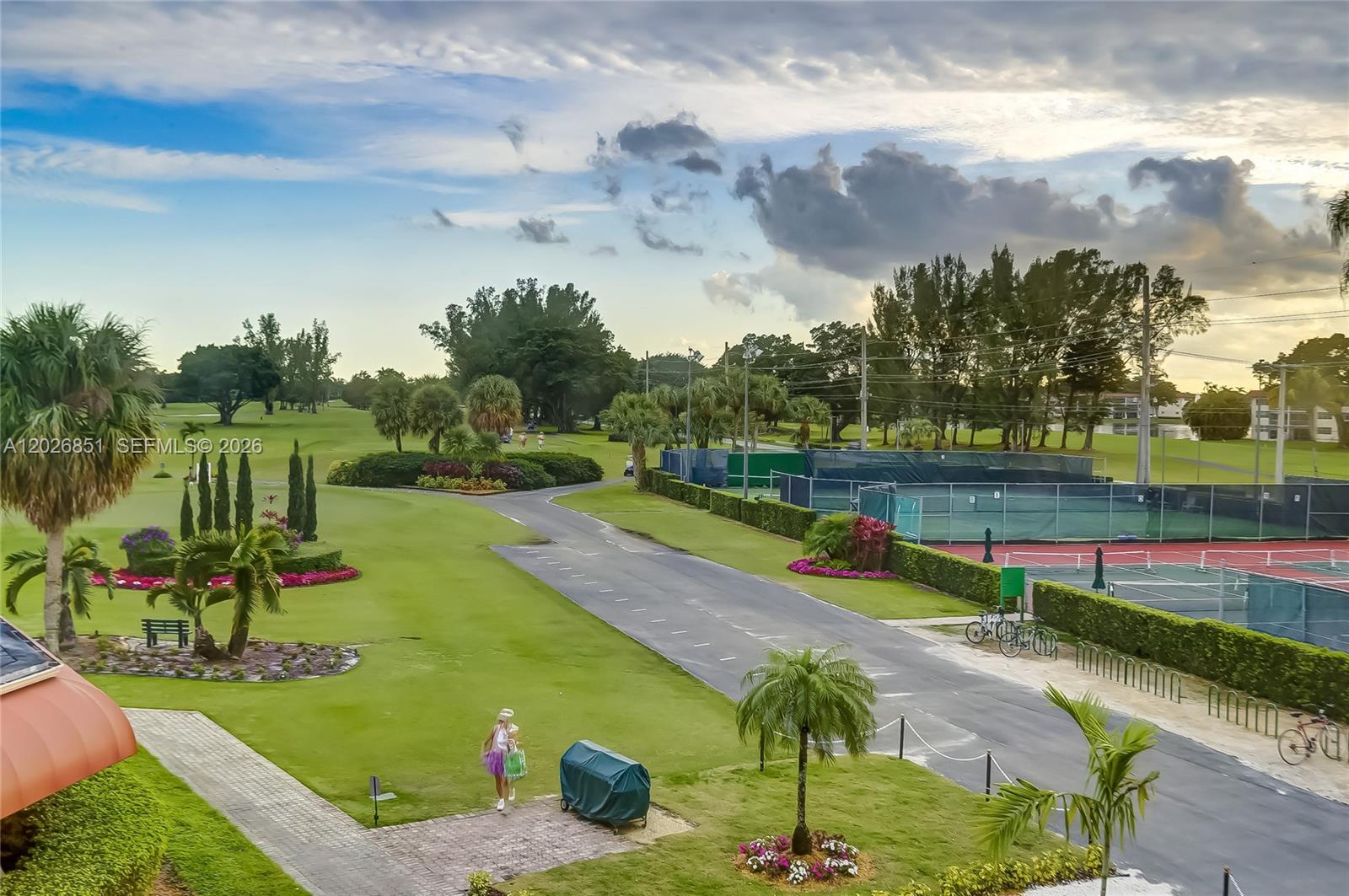 HOLLYBROOK GOLF AND - Residential