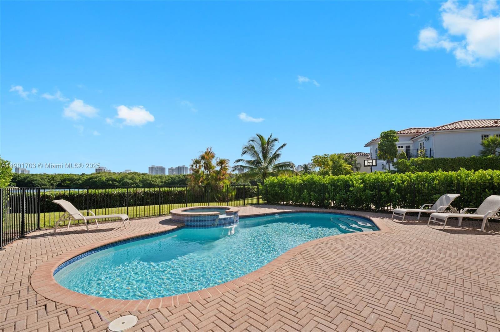 AVENTURA LAKES PHASE 1 - Residential