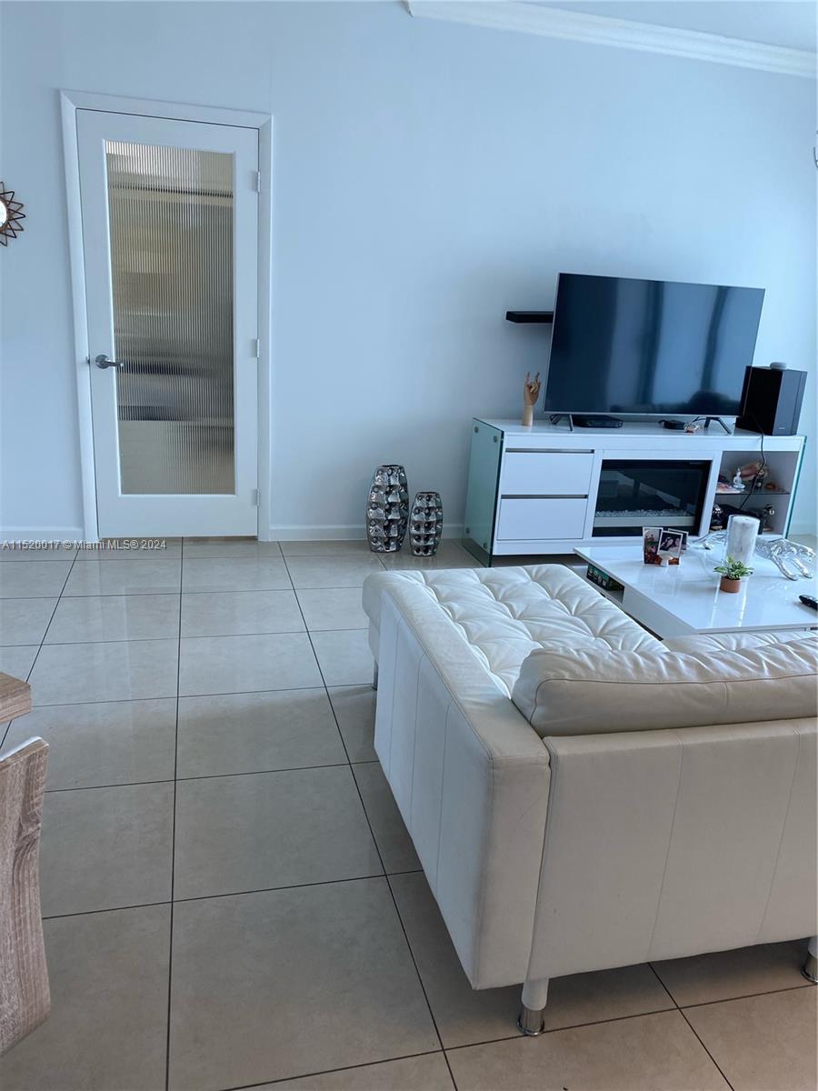 WIND CONDO - Residential Lease