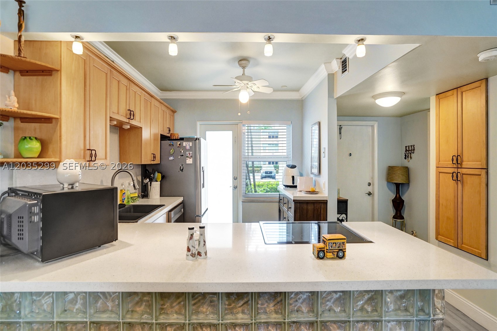 GOLDEN VIEW CONDO - Residential