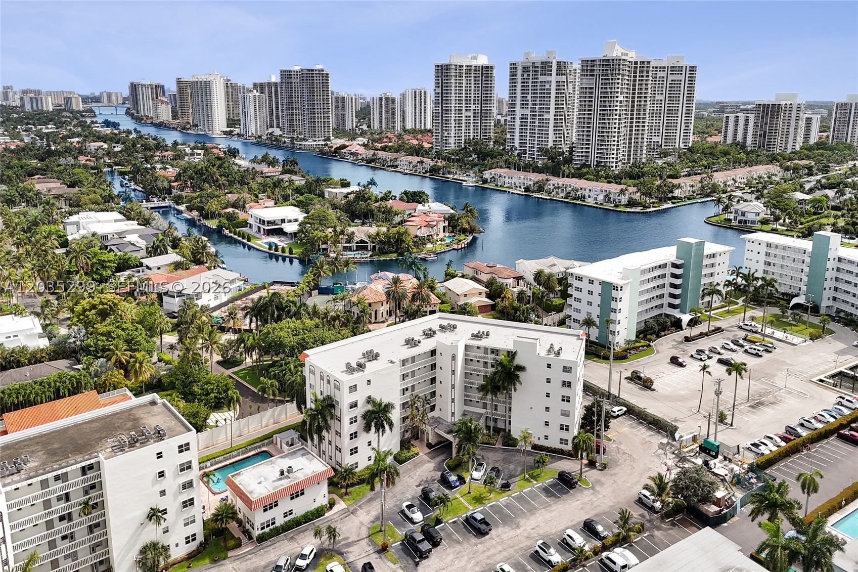 GOLDEN VIEW CONDO - Residential