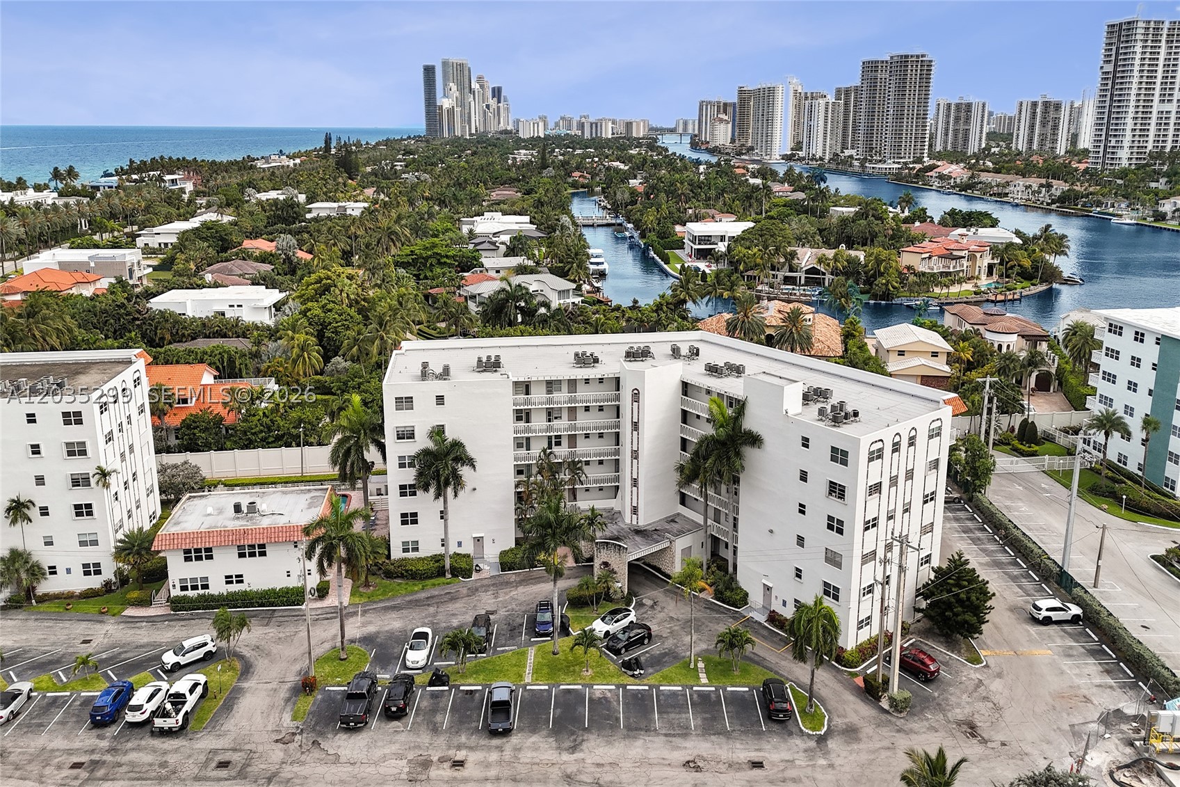 GOLDEN VIEW CONDO - Residential