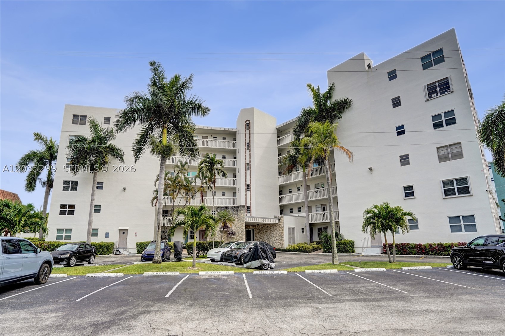GOLDEN VIEW CONDO - Residential